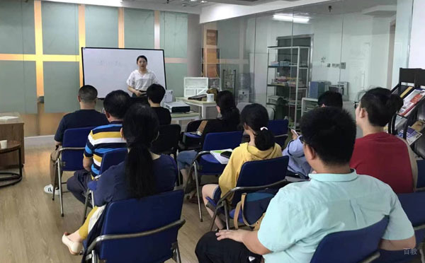武汉新支点教育校区学员上课场景展示