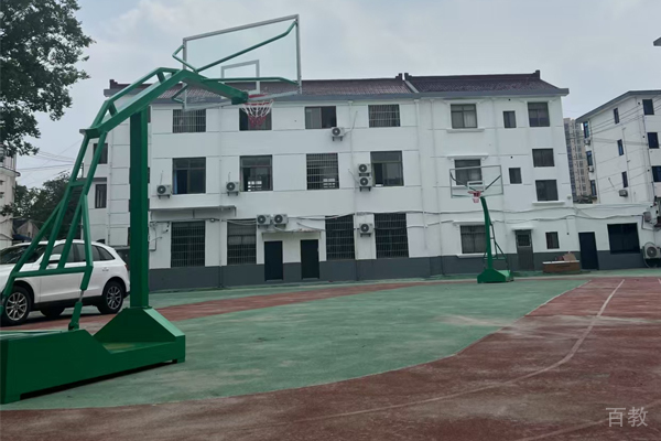 学校篮球场环境展示