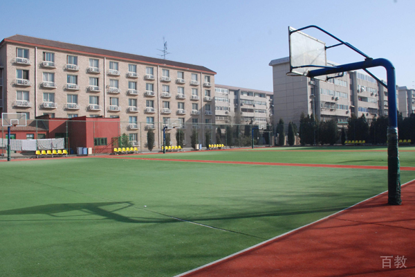北京中加学校操场环境展示