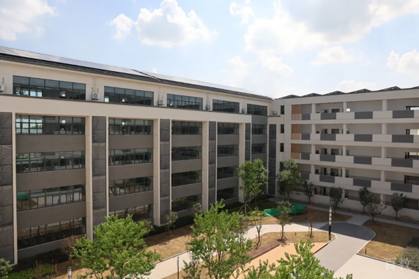 学校上课教学楼环境