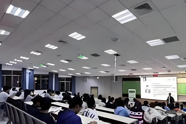 一路职通学员学习场景展示
