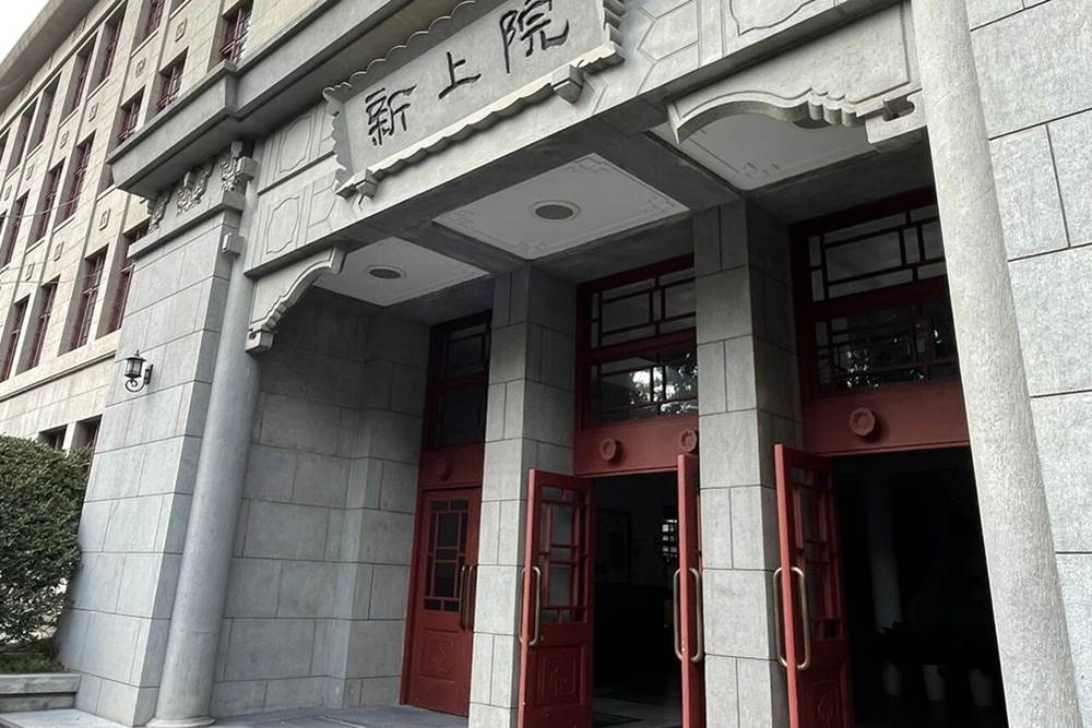 教学楼门口环境
