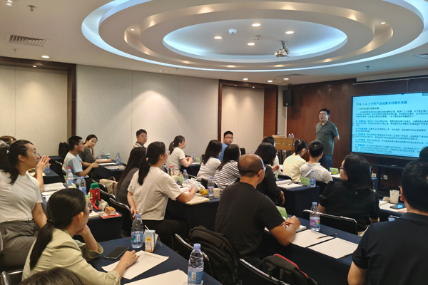 世纪卓越培训校区老师授课场景展示