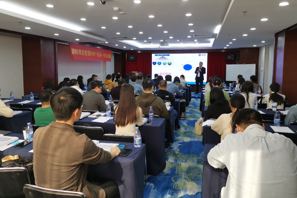 世纪卓越培训校区学员学习场景展示