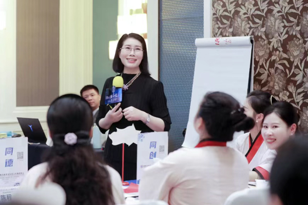 北京华夏盛德礼仪培训老师授课场景展示