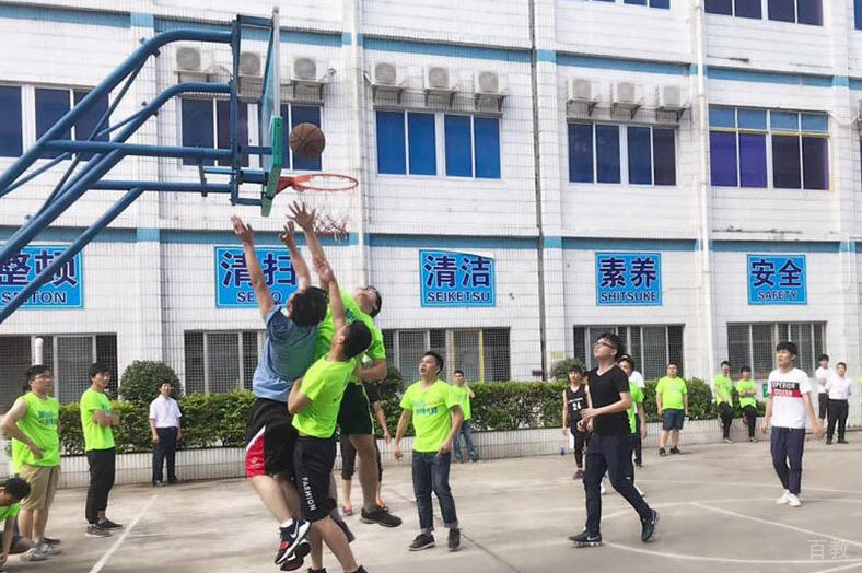 学校操场环境