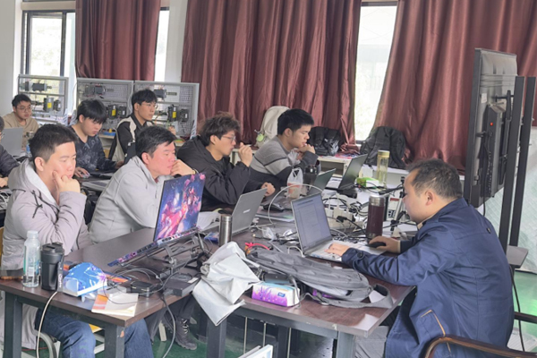 武汉工控熊猫校区学员上课场景展示