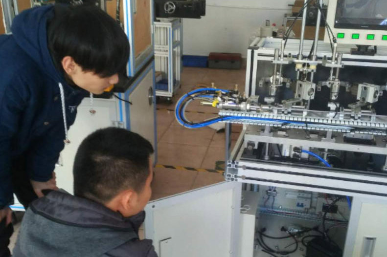 老师实操授课场景