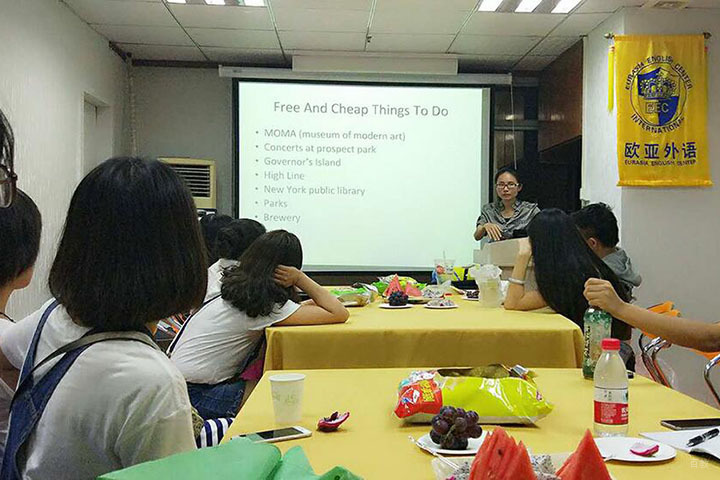 导师为学员讲授美国有攻略