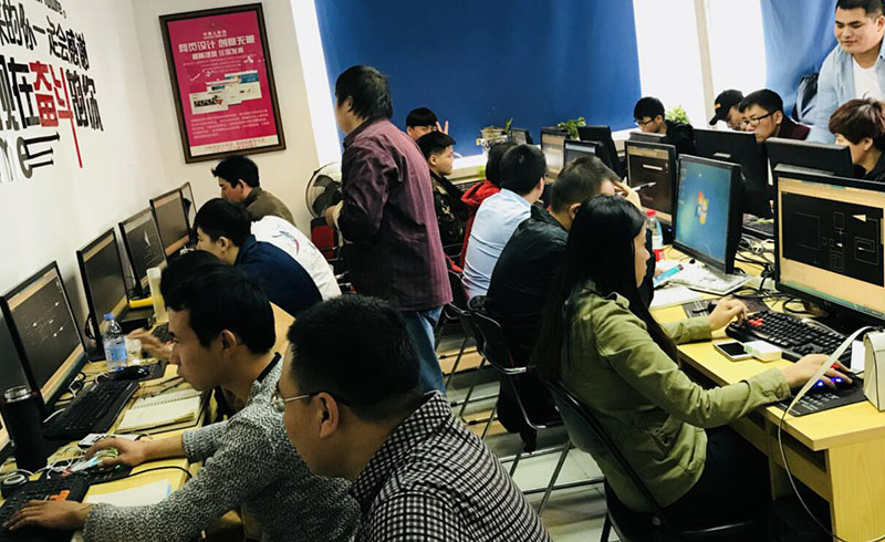北京火星人老师与学员上课状态