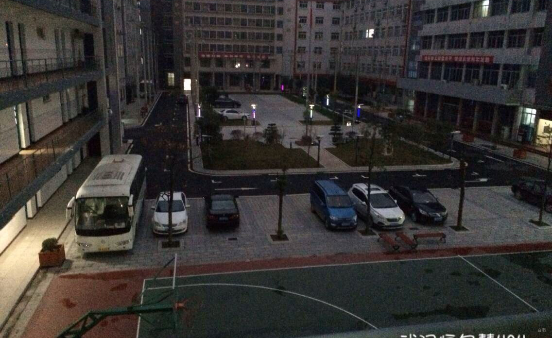 武汉恒尔慧教育_学校夜景