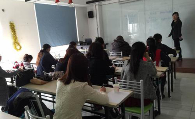 北京MBA考研培训学校学员学习状态