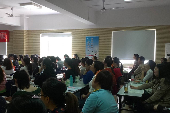 天津仁和会计_学员们在认真听课
