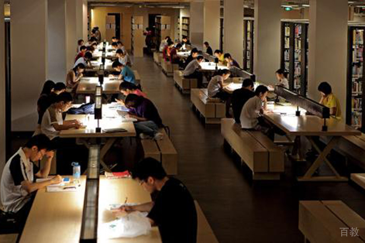 北京华章mba（授权代理）_图书馆夜习学生