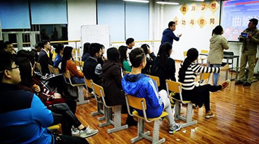 校区学员上课状态
