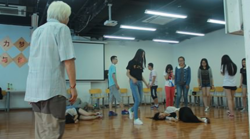 北京北广之星艺考_上表演课的学生