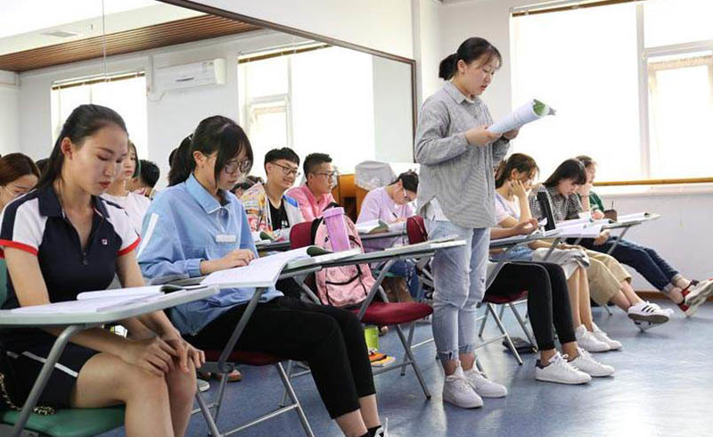 北京中艺太初艺考培训学校_认真上课的同学