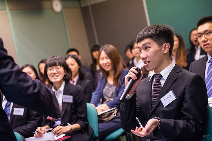 学员在回答老师的问题