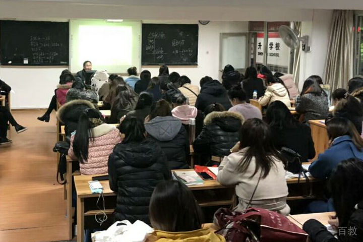 老师授课中