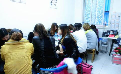 杭州翼彩化妆摄影美甲艺术美甲初级课堂