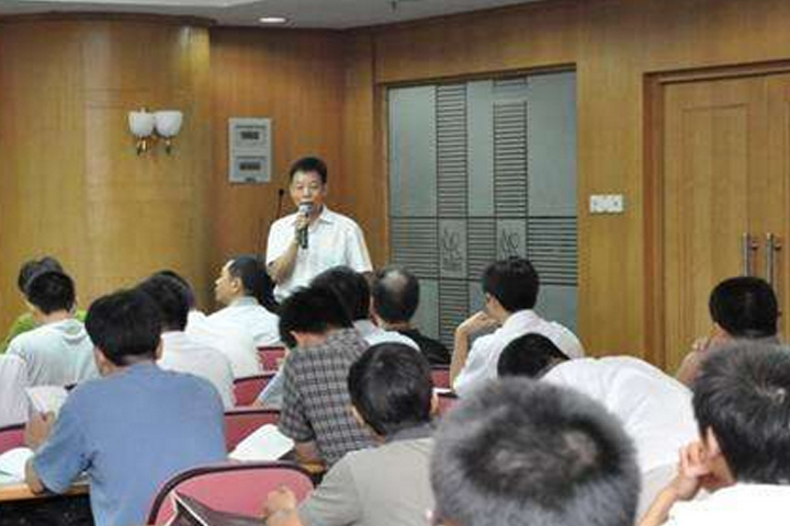 福州六度教育_老师授课中