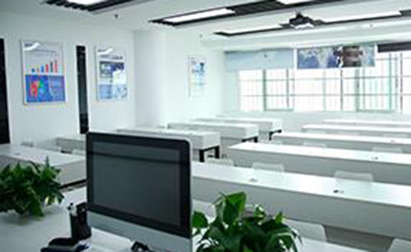 广州佰平会计宽敞明亮的教室