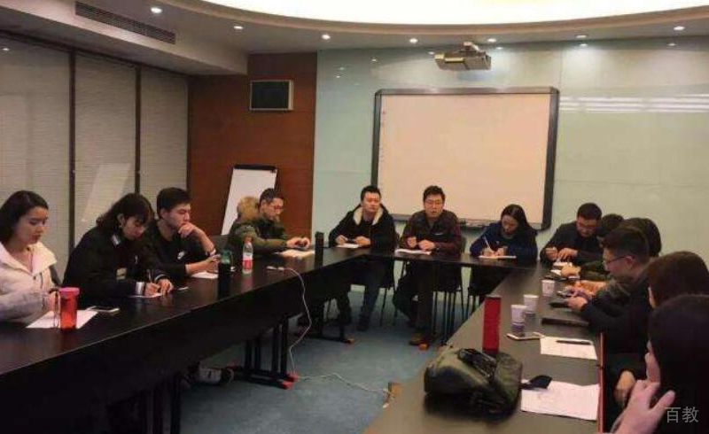 学员在宽敞的教室内上课情形