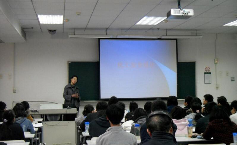 杭州新世界教育英语老师讲课