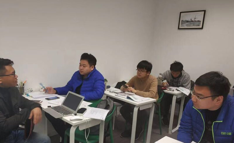 天津EAU全欧小语种学员在学习