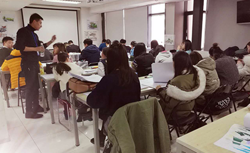 北京天成设计老师讲授状态和学员学习情形