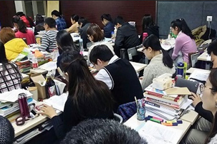 学员自习中