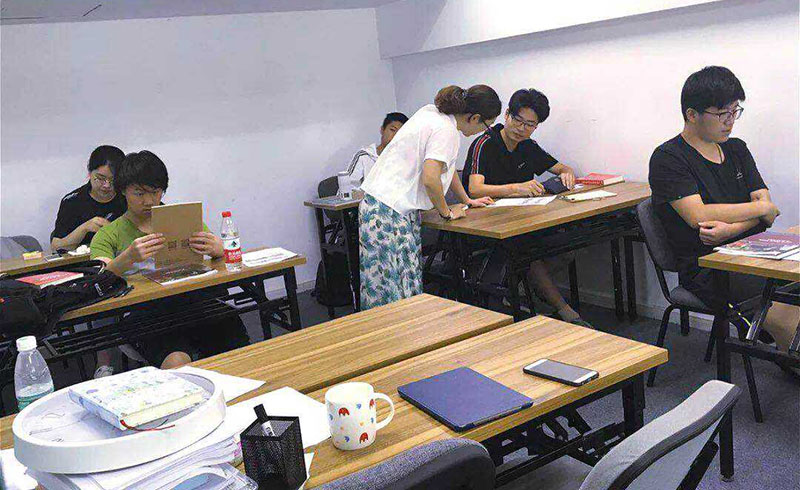 上海三立教育_学员正在上课