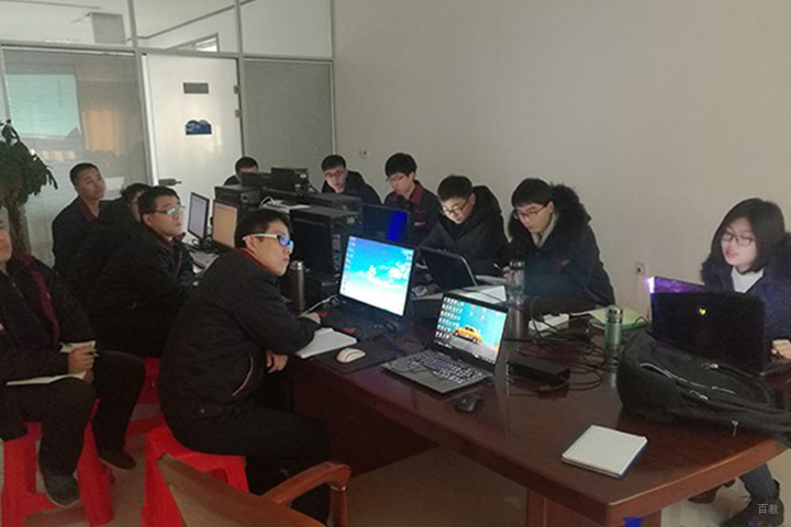 天津文恒教育_学员在听老师讲课