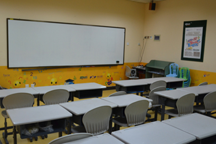 天津新东方优能教育整洁的教室