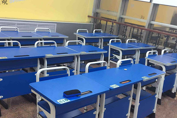 天津新东方优能教育设施齐全的教室