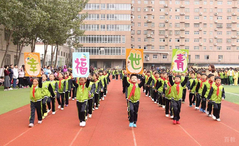 校运会朝气蓬勃的学生们