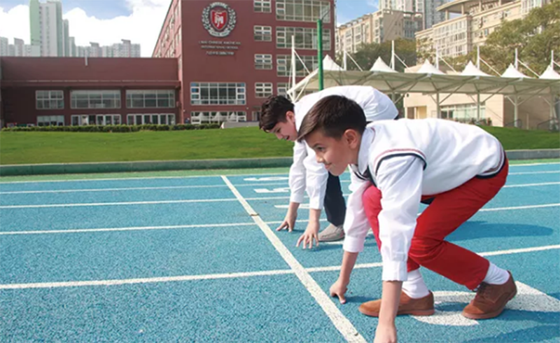 北京力迈中美国际学校_校区学生比赛起跑状态