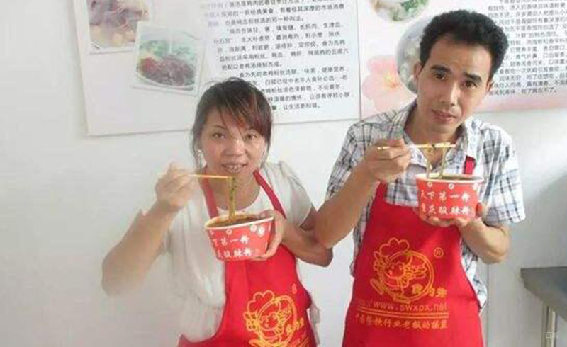 广州食为先小吃实训_酸辣粉课程实操