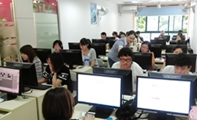上海非凡教育学员正在上课