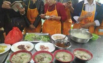 杭州食尚香小吃培训_食尚香原味汤粉王培训学员培训实景图