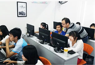 老师为学员辅导