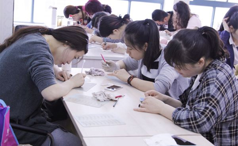 学员在认真上课
