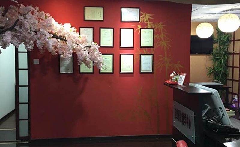 学校荣誉证书展示墙