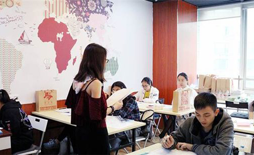 老师正在授课