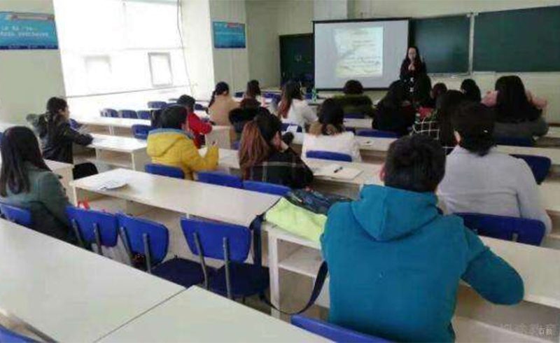 学员正在上课