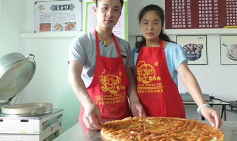 上海食为先小吃实训机构酱香饼学习