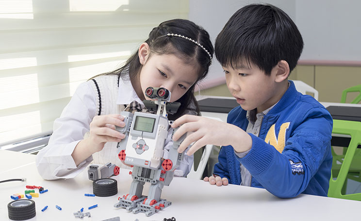 杭州童程童美少儿编程教育_智能机器人编程课堂