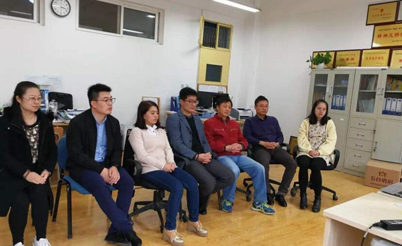 校区教学老师合影