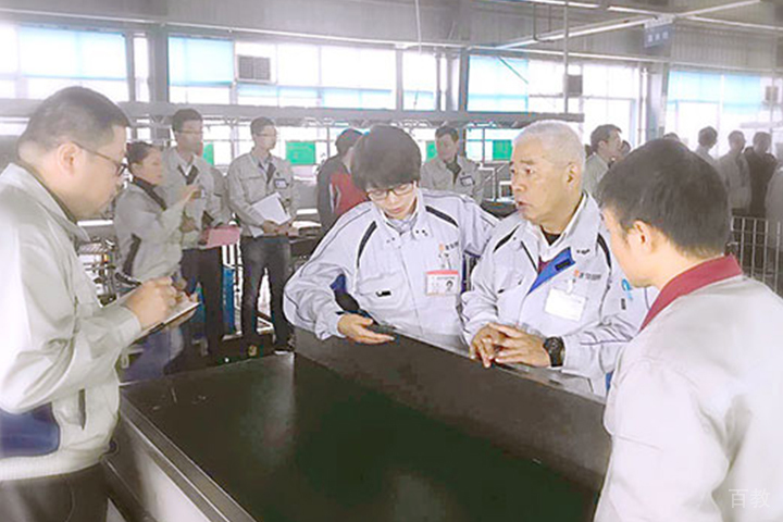 学员在实地考察学习
