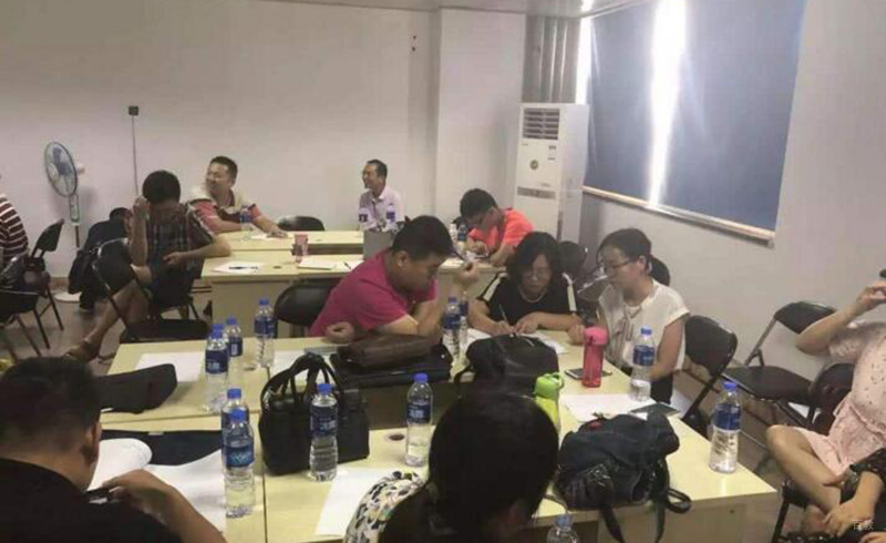 北京蓝鸥教育_学员相互交流探讨问题